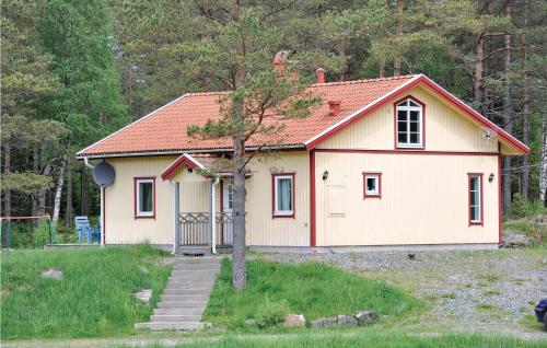 Cozy Home In Hedekas With Ethernet Internet