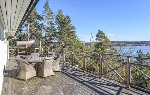 2 Bedroom Lovely Home In Uddevalla