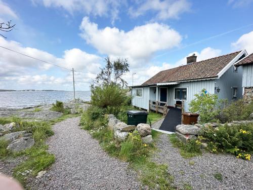 Unique fishermans cottage located by the sea in Saro