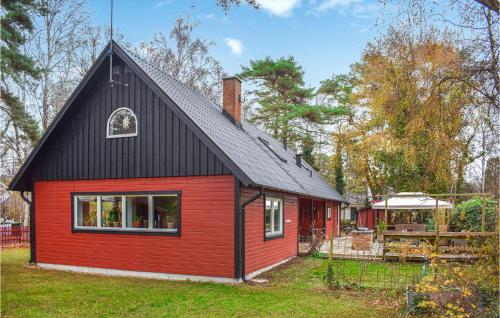 Lovely Home In Hllviken With Kitchen